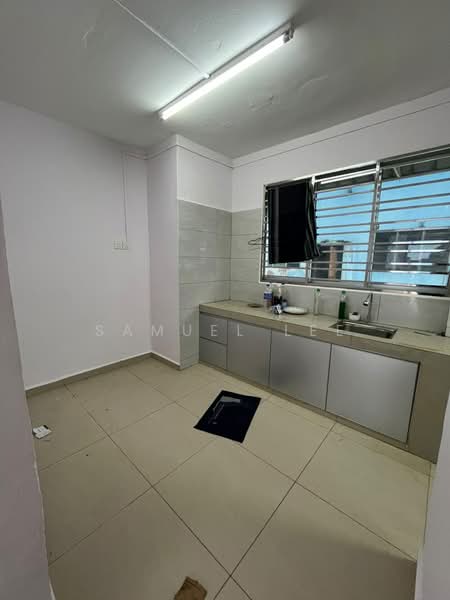 Rumah Flat untuk Disewa di Flat Taman Ungku Tun Aminah - Samuel Lee - Kitchen - PropertyGuru.com.my