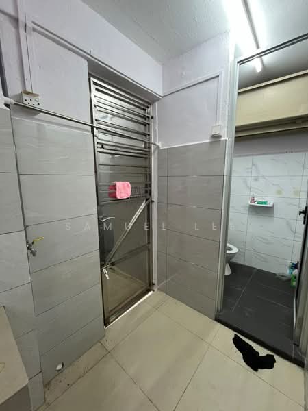 Rumah Flat untuk Disewa di Flat Taman Ungku Tun Aminah - Samuel Lee - Bathroom - PropertyGuru.com.my