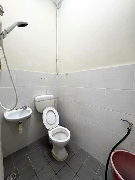 1-storey Terraced House for Sale in Taman Daya (Johor Bahru) - Andrew Teo - Bathroom - PropertyGuru.com.my