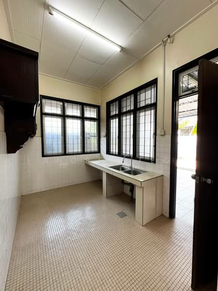 1-storey Terraced House for Sale in Taman Daya (Johor Bahru) - Andrew Teo - Kitchen - PropertyGuru.com.my