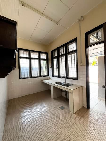 1-storey Terraced House for Sale in Taman Daya (Johor Bahru) - Andrew Teo - Kitchen - PropertyGuru.com.my
