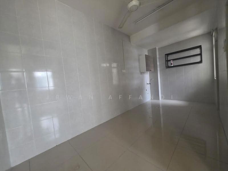 Semi-Detached House for Sale in Bandar Saujana Putra (Tanjong Duabelas) - Irwan Affandi - Kitchen - PropertyGuru.com.my