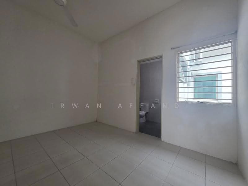 Semi-Detached House for Sale in Bandar Saujana Putra (Tanjong Duabelas) - Irwan Affandi - Interior - PropertyGuru.com.my