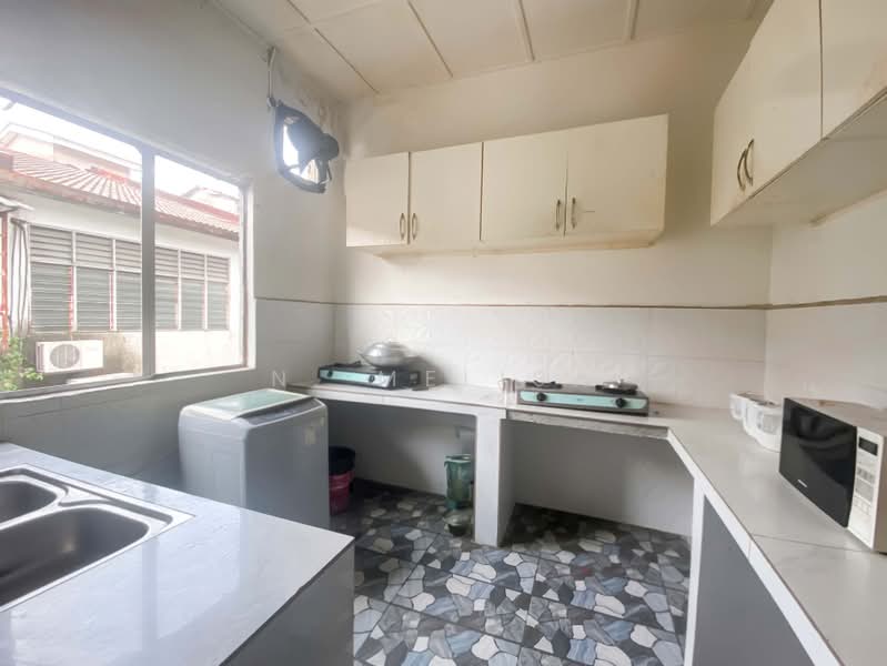 Kedai / Pejabat untuk Dijual di Taman Perindustrian Saujana Indah (Saujana) - N. Melisa - Kitchen - PropertyGuru.com.my