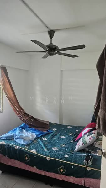 Pangsapuri untuk Dijual di Desa Indah Block 33 - Mervyn Seah - Bedroom - PropertyGuru.com.my