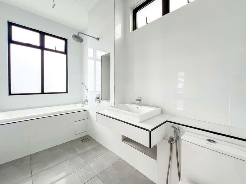 Rumah Banglo untuk Dijual di Kuala Selangor (Selangor) - Farhan Rafael - Bathroom - PropertyGuru.com.my