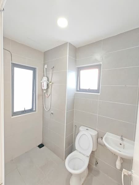 Servis Apartment untuk Disewa di Kiara Plaza - Isaac Sim - Bathroom - PropertyGuru.com.my