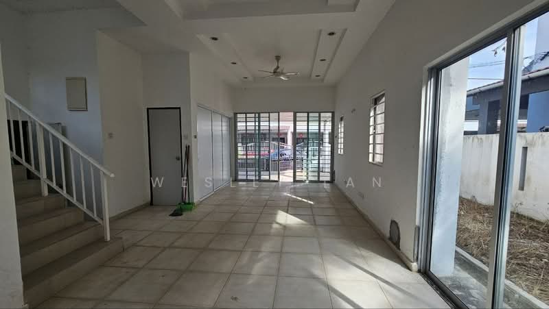 Rumah Kluster untuk Dijual di Taman Nuri (Durian Tunggal) - Wesley Tan - Living Room - PropertyGuru.com.my