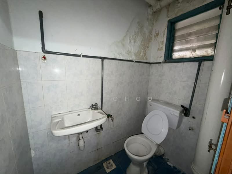 Apartment for Sale at Anggerik Apartment - Sky Choo - Bathroom - PropertyGuru.com.my