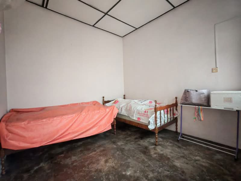Rumah Teres 1 Tingkat untuk Dijual di Karak (Pahang) - Harry Chin - Bedroom - PropertyGuru.com.my