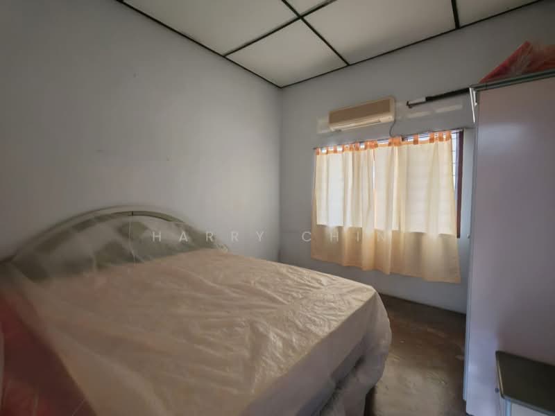Rumah Teres 1 Tingkat untuk Dijual di Karak (Pahang) - Harry Chin - Bedroom - PropertyGuru.com.my