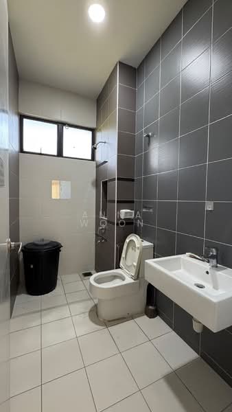Semi-Detached House for Sale in Taman Nusa Idaman (Iskandar Puteri (Nusajaya)) - Anna Woon - Bathroom - PropertyGuru.com.my