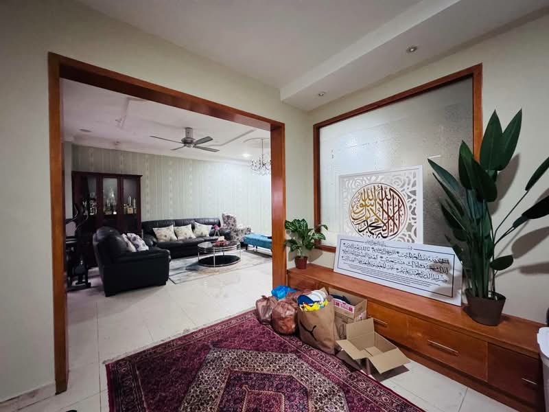Rumah Teres 2 Tingkat untuk Dijual di Bukit Jelutong (Shah Alam) - Ishak Ramli - Living Room - PropertyGuru.com.my