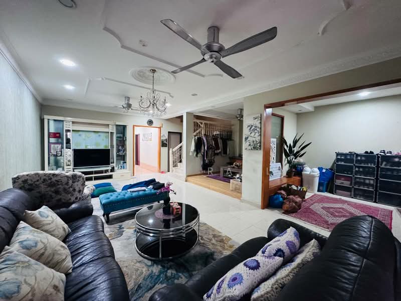 Rumah Teres 2 Tingkat untuk Dijual di Bukit Jelutong (Shah Alam) - Ishak Ramli - Living Room - PropertyGuru.com.my