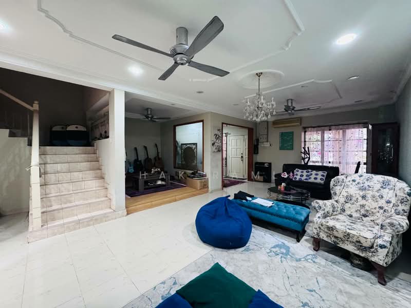 Rumah Teres 2 Tingkat untuk Dijual di Bukit Jelutong (Shah Alam) - Ishak Ramli - Living Room - PropertyGuru.com.my