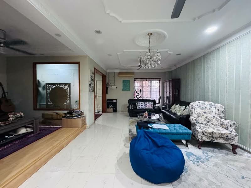 Rumah Teres 2 Tingkat untuk Dijual di Bukit Jelutong (Shah Alam) - Ishak Ramli - Living Room - PropertyGuru.com.my