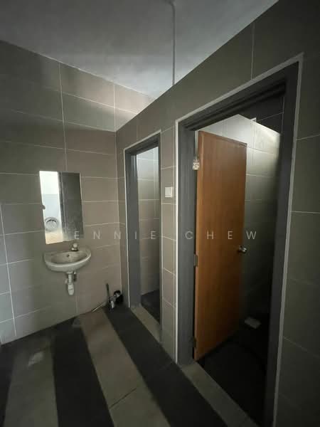 Cluster Factory for Sale in Taman Gelang Emas (Gelang Patah) - Jennie Chew - Bathroom - PropertyGuru.com.my