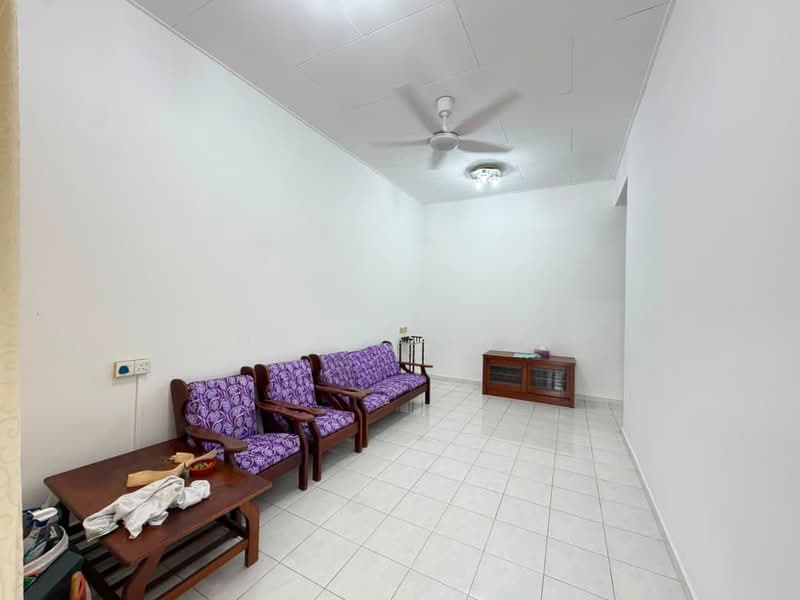 Rumah Teres 1 Tingkat untuk Disewa di Taman Flora Heights (Pasir Gudang) - Mavis Hew - Living Room - PropertyGuru.com.my