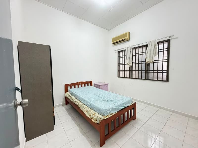 Rumah Teres 1 Tingkat untuk Disewa di Taman Flora Heights (Pasir Gudang) - Mavis Hew - Bedroom - PropertyGuru.com.my