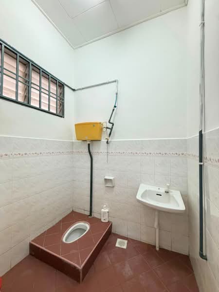 Rumah Teres 1 Tingkat untuk Disewa di Taman Flora Heights (Pasir Gudang) - Mavis Hew - Bathroom - PropertyGuru.com.my