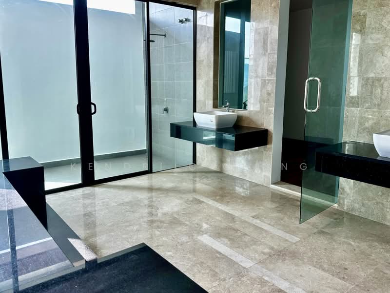 Rumah Teres 3 Tingkat untuk Dijual di Duta Villa (Setia Alam) - Kendriic Chong - Bathroom - PropertyGuru.com.my