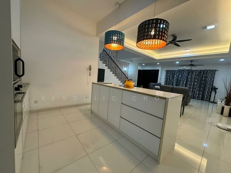 Rumah Teres 3 Tingkat untuk Dijual di Duta Villa (Setia Alam) - Kendriic Chong - Kitchen - PropertyGuru.com.my