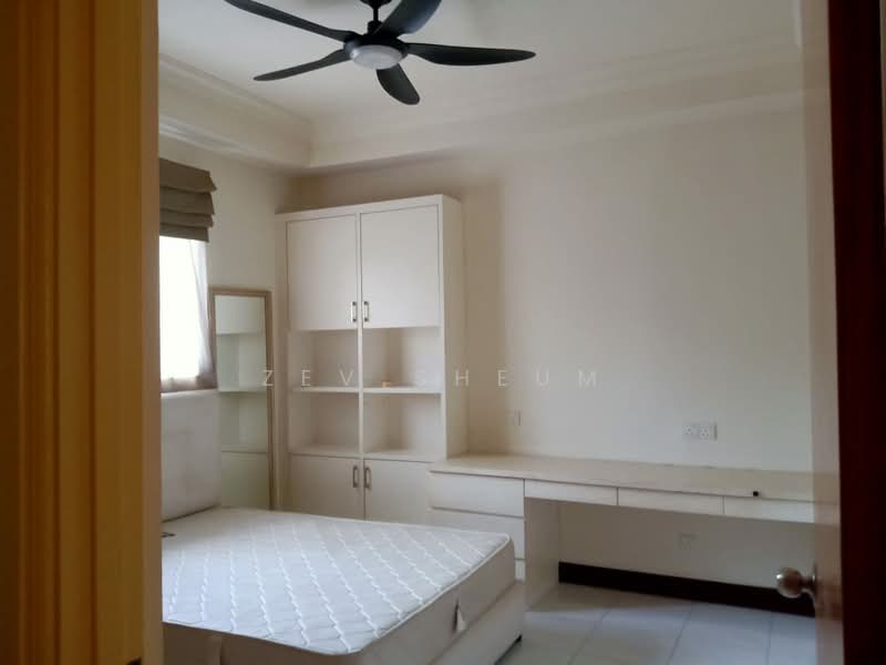 Servis Apartment untuk Dijual di Mont Kiara Pines - Zev Sheum - Bedroom - PropertyGuru.com.my