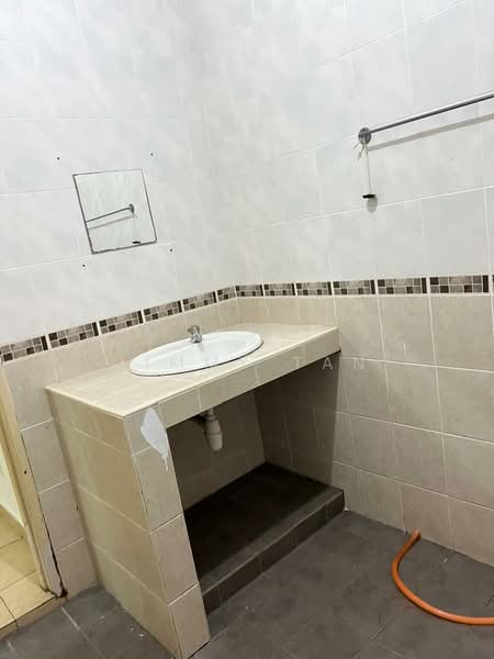 2-storey Terraced House for Sale in Desa Coalfields (Sungai Buloh) - Jimmy Tan - Bathroom - PropertyGuru.com.my