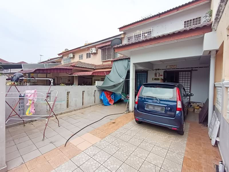 Rumah Teres 2 Tingkat untuk Dijual di Taman Pinggiran Putra (Seri Kembangan) - Azli Ibrahim - Exterior - PropertyGuru.com.my