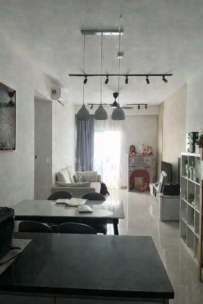 Servis Apartment untuk Dijual di M Oscar - Kendriic Chong - Living Room - PropertyGuru.com.my