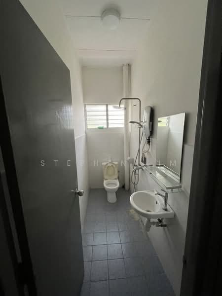 2-storey Terraced House for Sale in Taman Puncak Jalil (Seri Kembangan) - Stephen Lim - Bathroom - PropertyGuru.com.my