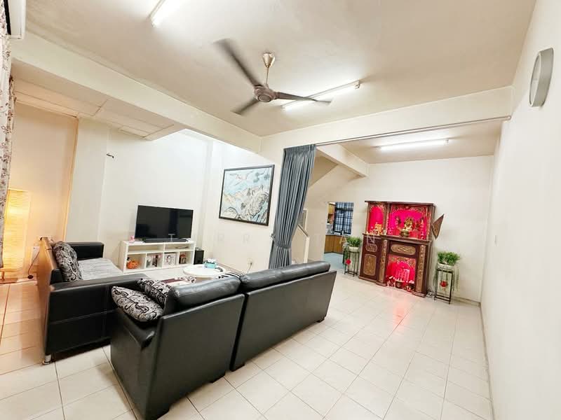 Rumah Teres 2 Tingkat untuk Dijual di Taman Desa Cemerlang (Ulu Tiram) - Terry Tan - Living Room - PropertyGuru.com.my