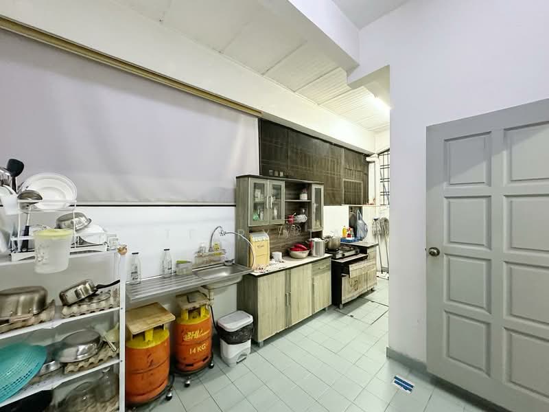 Rumah Teres 2 Tingkat untuk Dijual di Taman Desa Cemerlang (Ulu Tiram) - Terry Tan - Kitchen - PropertyGuru.com.my