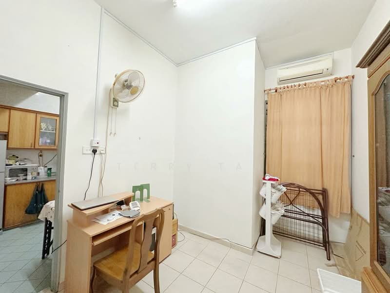 Rumah Teres 2 Tingkat untuk Dijual di Taman Desa Cemerlang (Ulu Tiram) - Terry Tan - Study - PropertyGuru.com.my