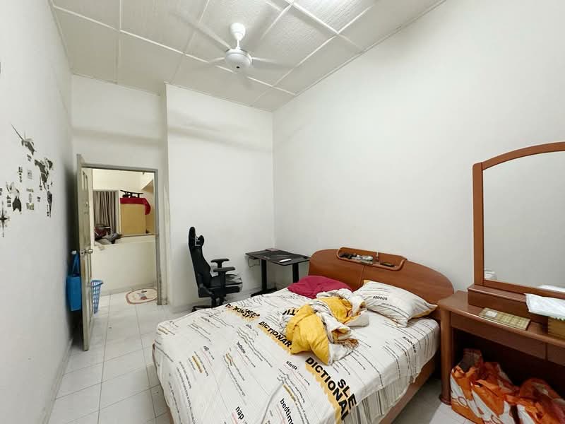 Rumah Teres 2 Tingkat untuk Dijual di Taman Desa Cemerlang (Ulu Tiram) - Terry Tan - Bedroom - PropertyGuru.com.my