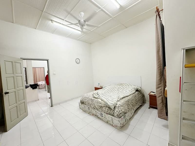 Rumah Teres 2 Tingkat untuk Dijual di Taman Desa Cemerlang (Ulu Tiram) - Terry Tan - Bedroom - PropertyGuru.com.my