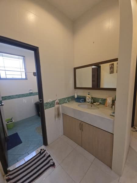 Rumah Berkembar untuk Dijual di Kuching (Sarawak) - Nicola Chan - Bathroom - PropertyGuru.com.my