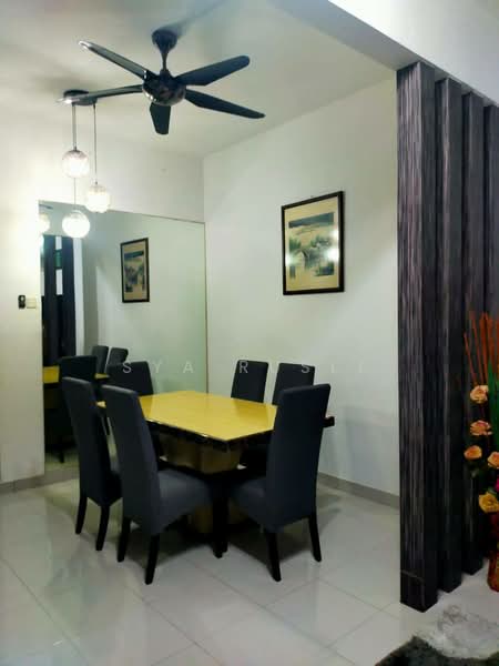 Rumah Teres 2 Tingkat untuk Disewa di Semenyih (Selangor) - Sya Rusli - Dining Room - PropertyGuru.com.my