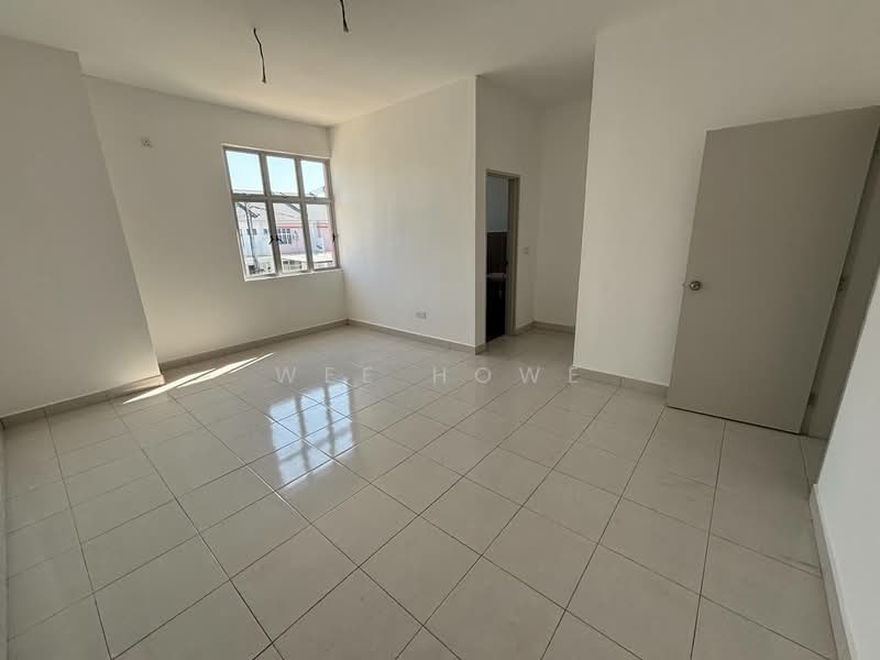 Rumah Teres 2 Tingkat untuk Dijual di Bandar Bistari Perdana (Pasir Gudang) - Wee Howe - Living Room - PropertyGuru.com.my