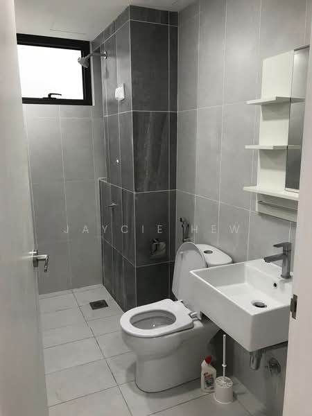 Servis Apartment untuk Disewa di Eclipse Residence @ Pan'gaea - Jaycie Hew - Bathroom - PropertyGuru.com.my
