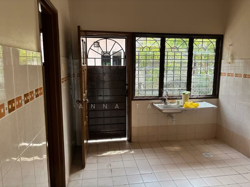 Rumah Teres untuk Disewa di Bandar Puteri Klang (Klang) - Anna Tan - Kitchen - PropertyGuru.com.my