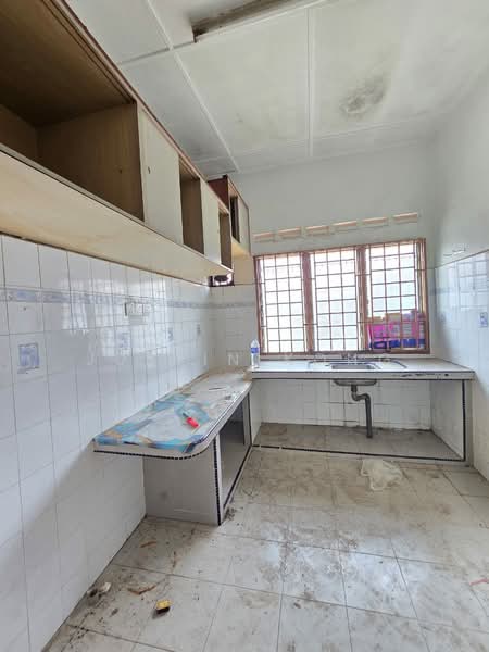 1-storey Terraced House for Sale in Taman Universiti (Skudai) - Justin Kong - Kitchen - PropertyGuru.com.my