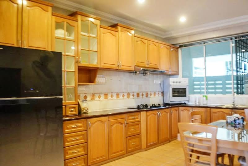 Kondominium untuk Dijual di Gurney Beach Resort - Allen Yeoh - Kitchen - PropertyGuru.com.my