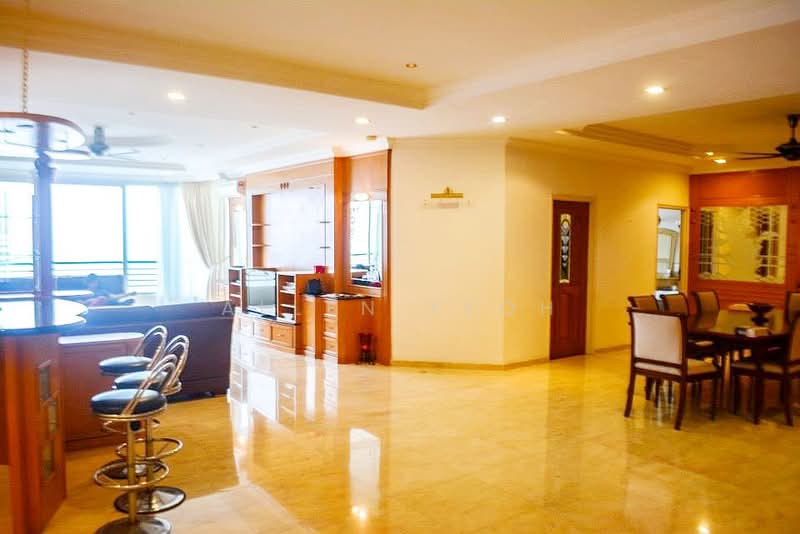 Kondominium untuk Dijual di Gurney Beach Resort - Allen Yeoh - Living Room - PropertyGuru.com.my