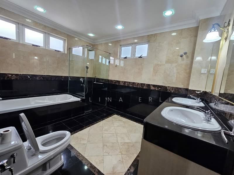 Rumah Banglo untuk Disewa di Mont Kiara (Kuala Lumpur) - Angelina Erlin - Bathroom - PropertyGuru.com.my