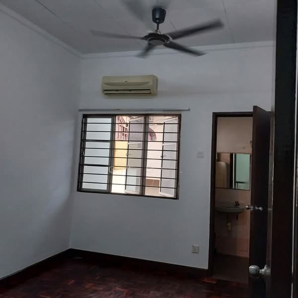 Terraced House for Rent in Putra Heights (Subang Jaya) - Geo . - Bedroom - PropertyGuru.com.my