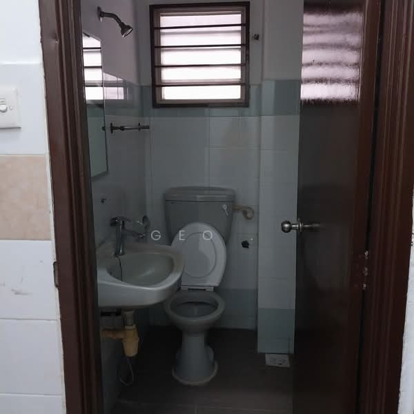 Terraced House for Rent in Putra Heights (Subang Jaya) - Geo . - Bathroom - PropertyGuru.com.my