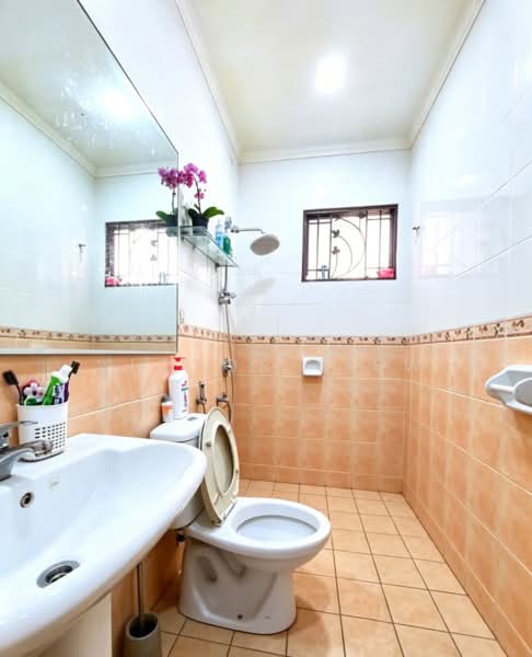 Rumah Teres 2 Tingkat untuk Dijual di Pju 1a (Ara Damansara) - Victor Liew - Bathroom - PropertyGuru.com.my