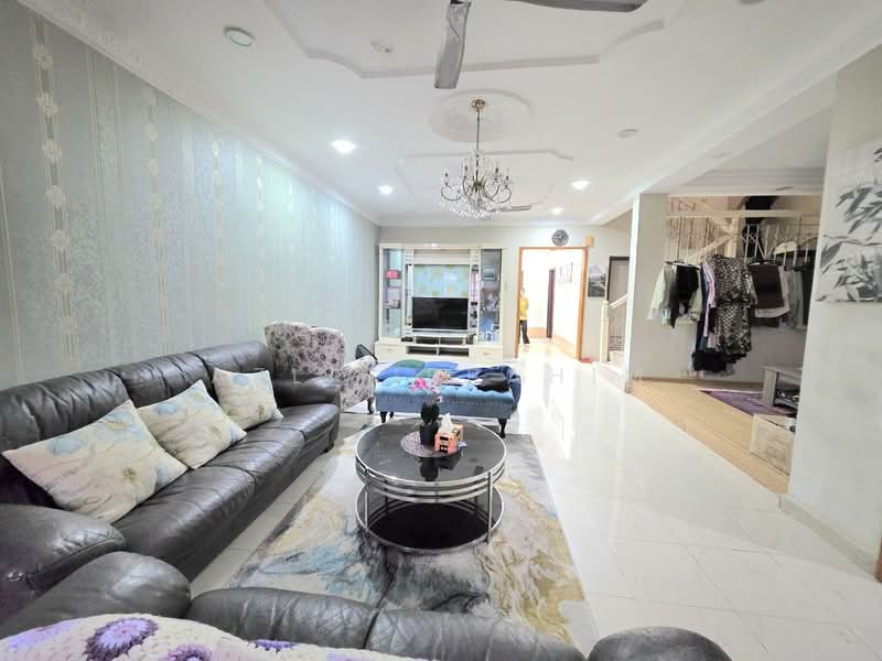 2-storey Terraced House for Sale in Bukit Jelutong (Shah Alam) - Azli Ibrahim - Living Room - PropertyGuru.com.my
