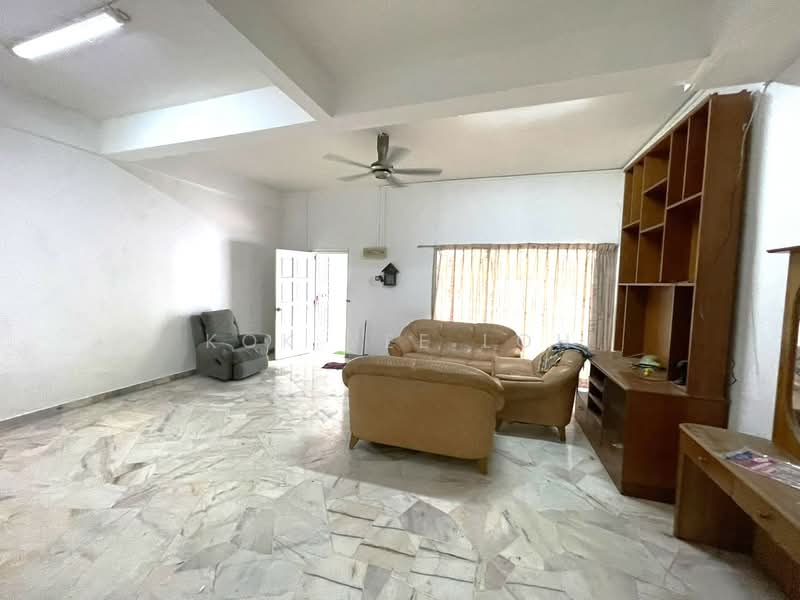 Rumah Teres 2-Tingkat untuk Disewa di Taman Baiduri Dengkil (Dengkil) - Kok Yee Loh - Living Room - PropertyGuru.com.my